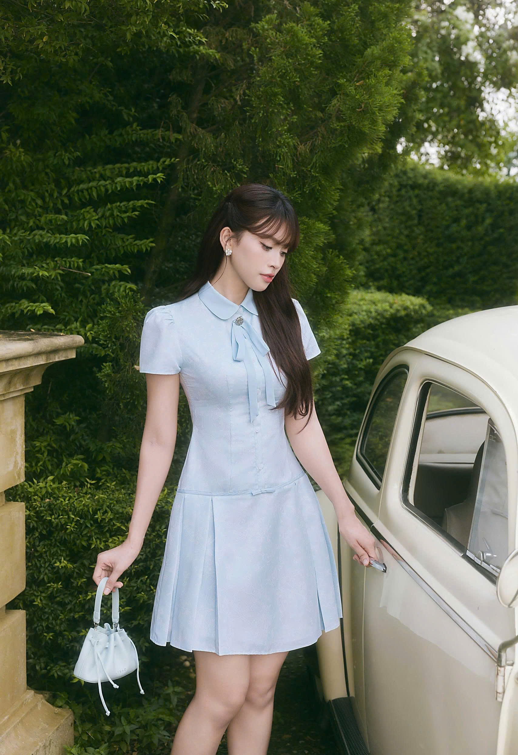 Đầm Xuân Hè chân xếp ly cổ sen