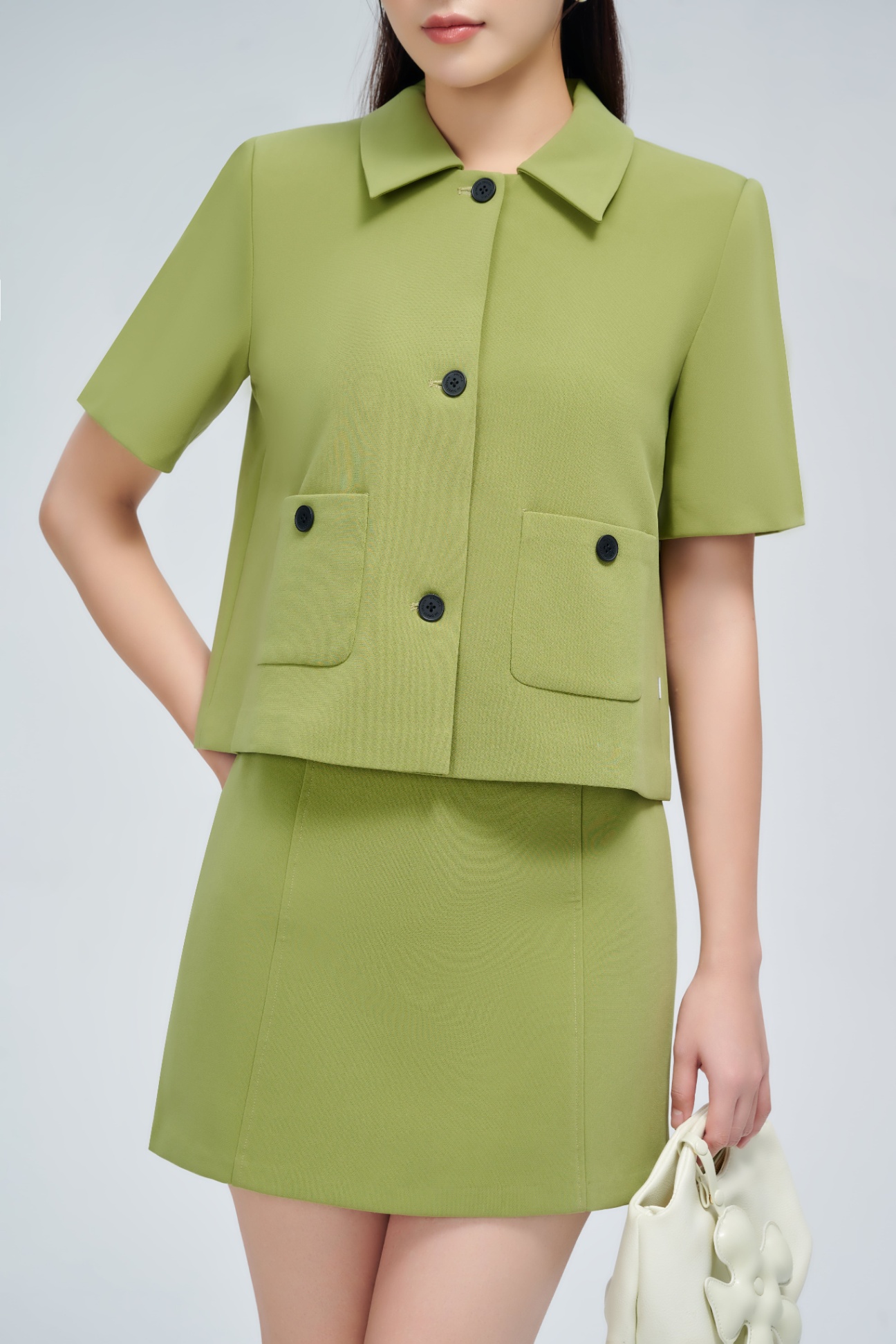 Áo Blazer cổ đức , 2 túi ốp tròn