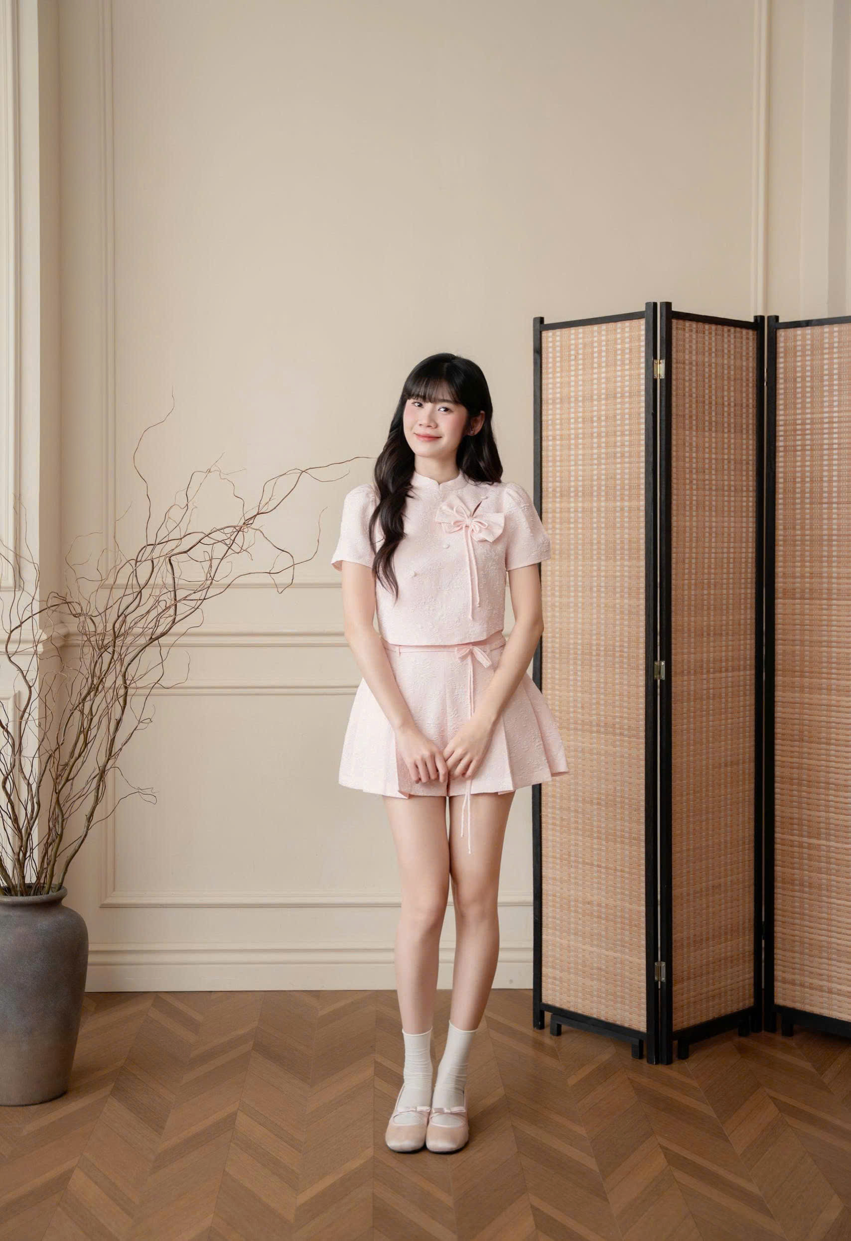 Quần ngắn xếp ly bung đính nơ